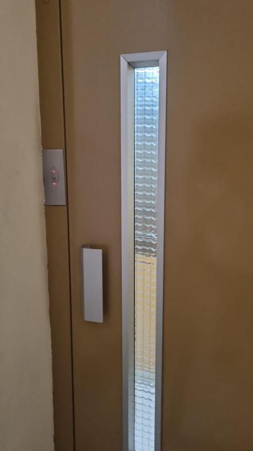 Hostal Vara Madrid Extérieur photo