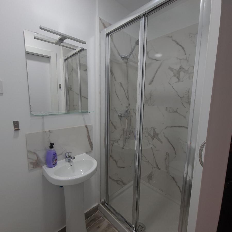 Hostal Vara Madrid Extérieur photo
