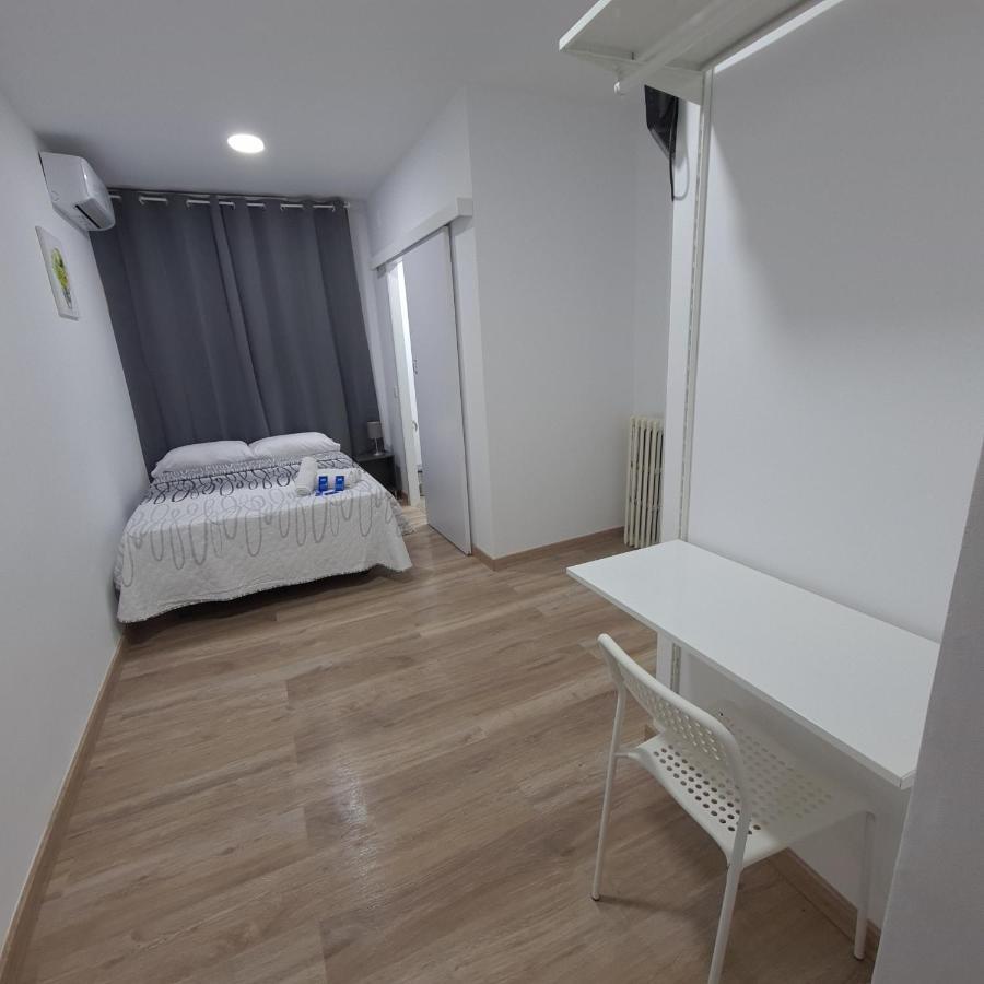 Hostal Vara Madrid Extérieur photo
