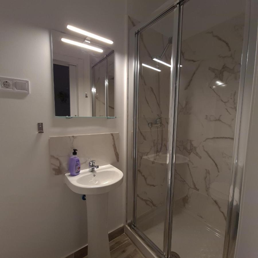 Hostal Vara Madrid Extérieur photo