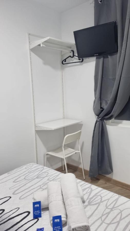 Hostal Vara Madrid Extérieur photo