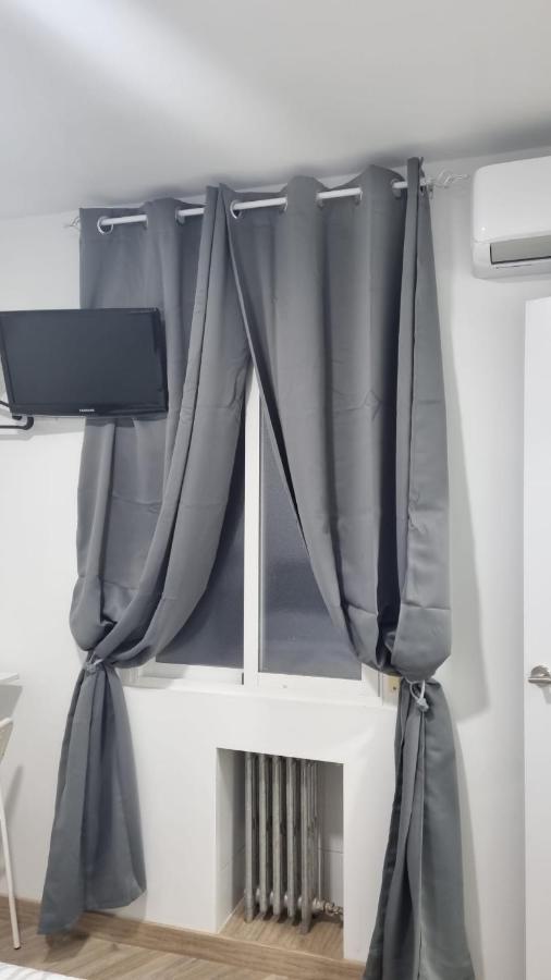 Hostal Vara Madrid Extérieur photo
