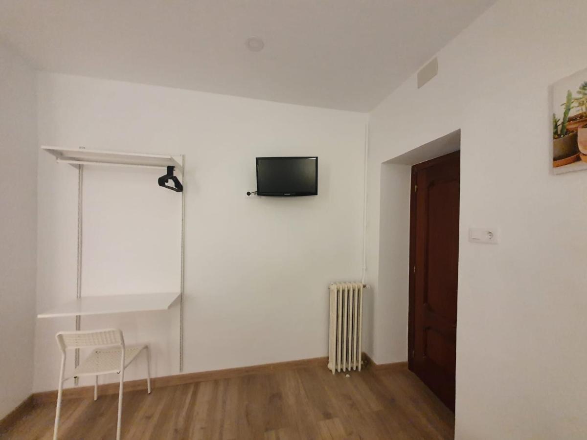 Hostal Vara Madrid Extérieur photo