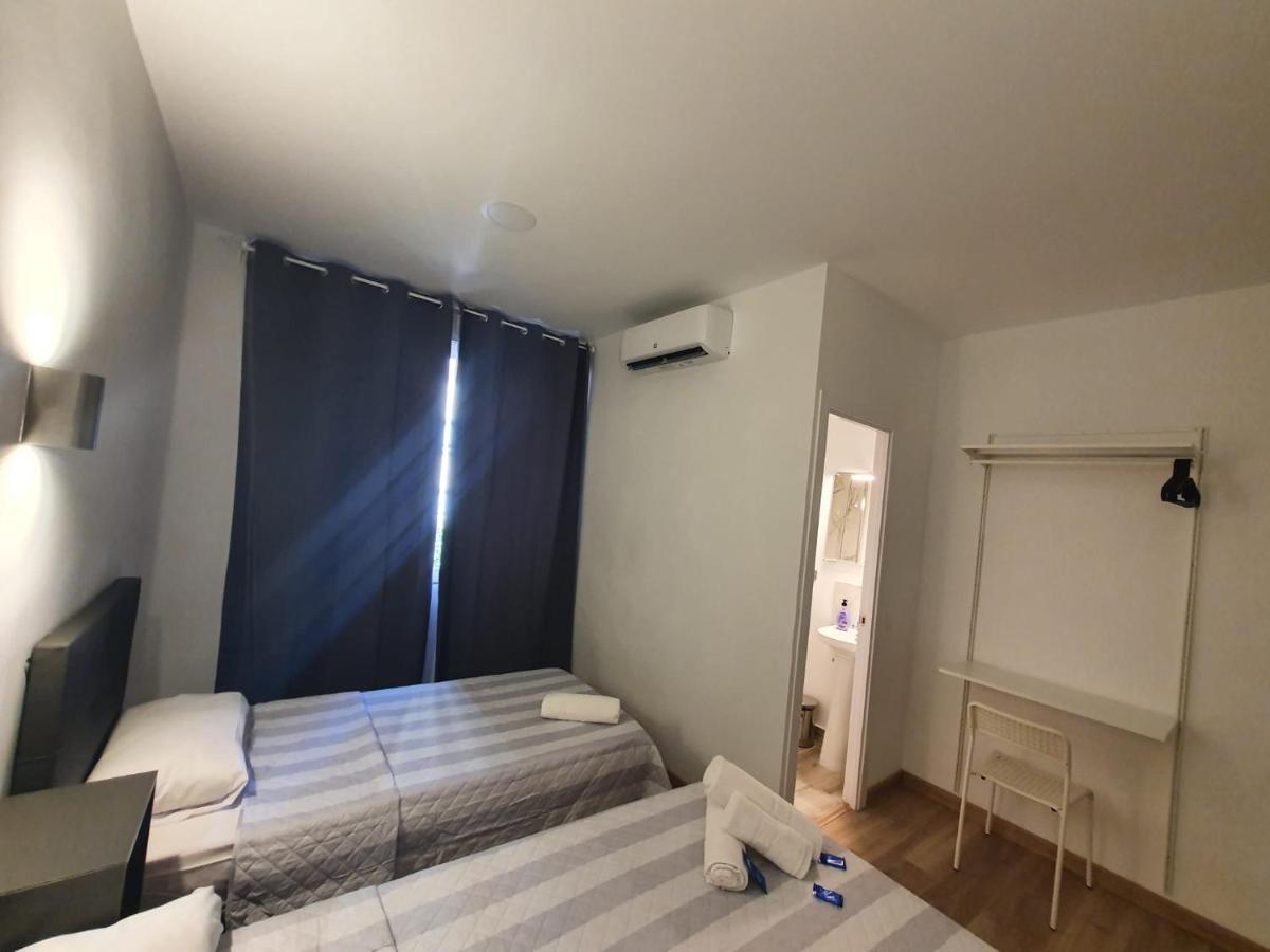 Hostal Vara Madrid Extérieur photo
