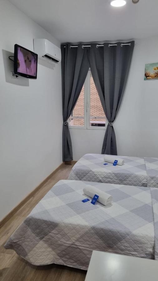 Hostal Vara Madrid Extérieur photo